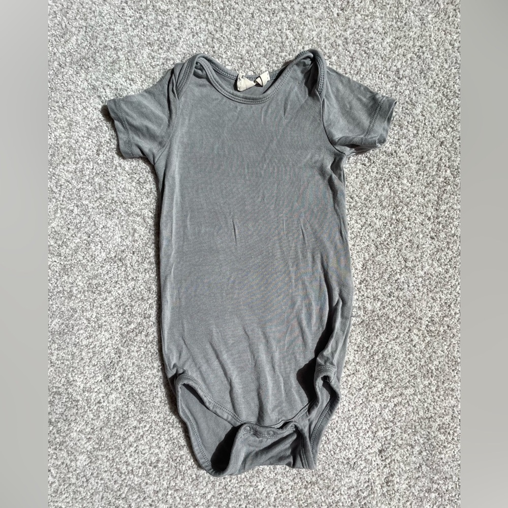 Kyte baby grey onesie